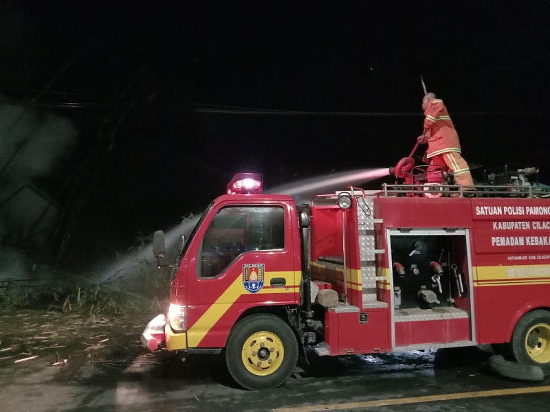 Orang Gila Bakar Kebun di Cimanggu