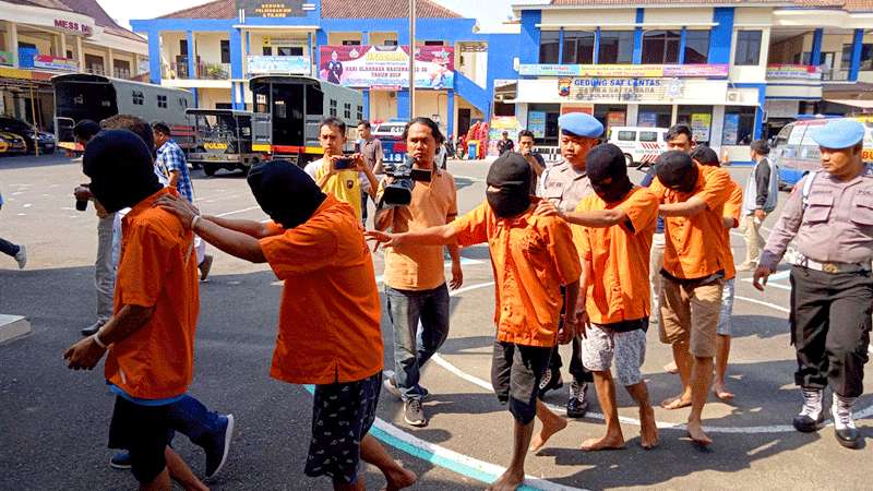 Dua Pemuda Aceh Jualan Pil Kuning