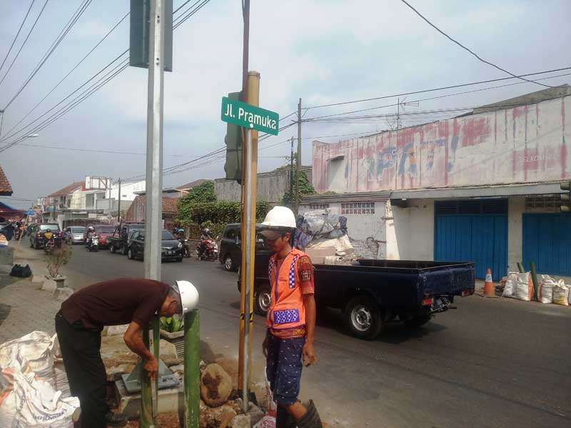 Tidak Memenuhi Standar, Lampu APILL Di Simpang Situmpur Diganti.