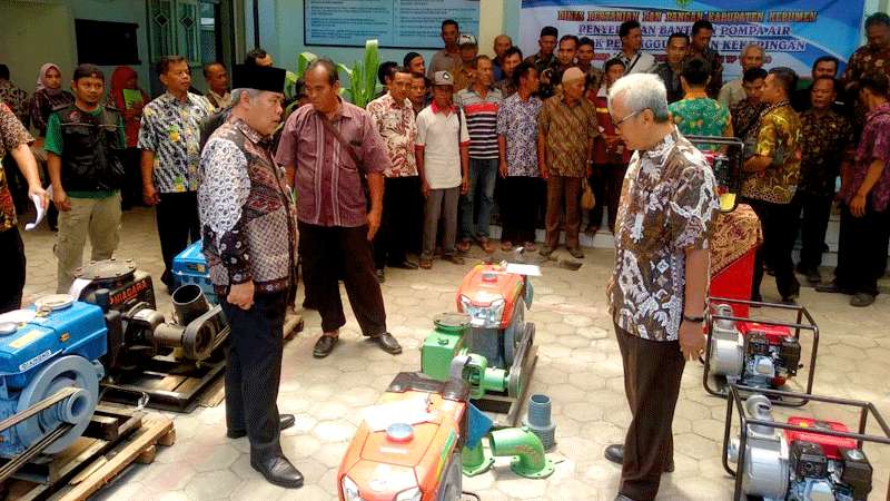 Pemkab Kebumen Salurkan Puluhan Pompa Air untuk Pertanian