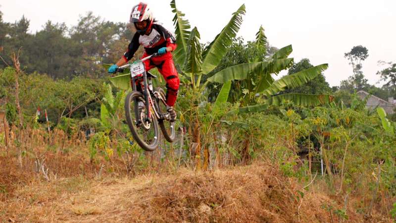 Shifa Juarai Downhill Challenge di Bandung