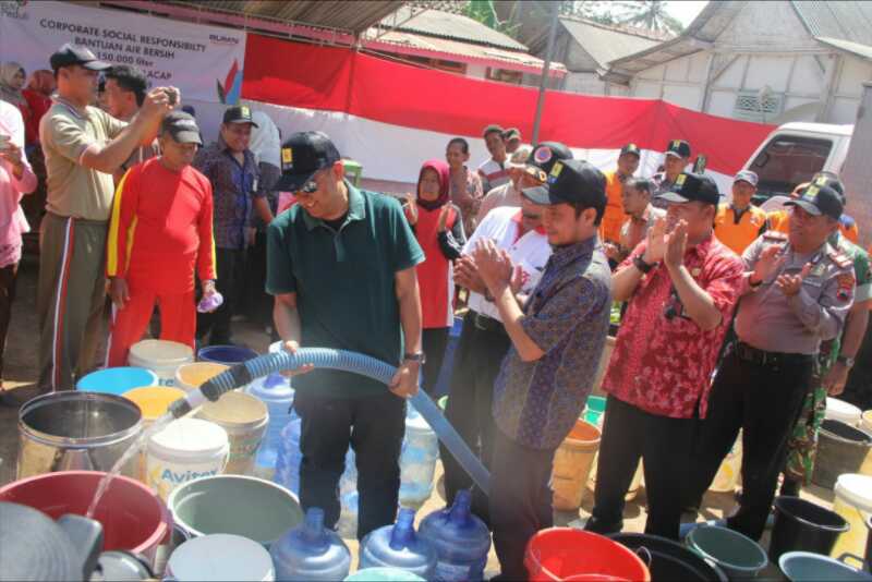 PLN Kirimkan 150.000 Liter Air Bersih