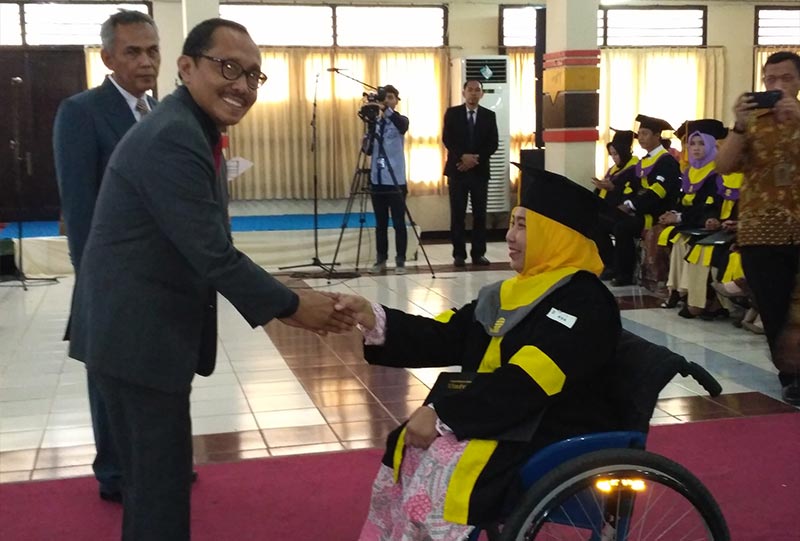 UT Purwokerto Gelar Upacara Penyerahan Ijazah Periode II Tahun 2019