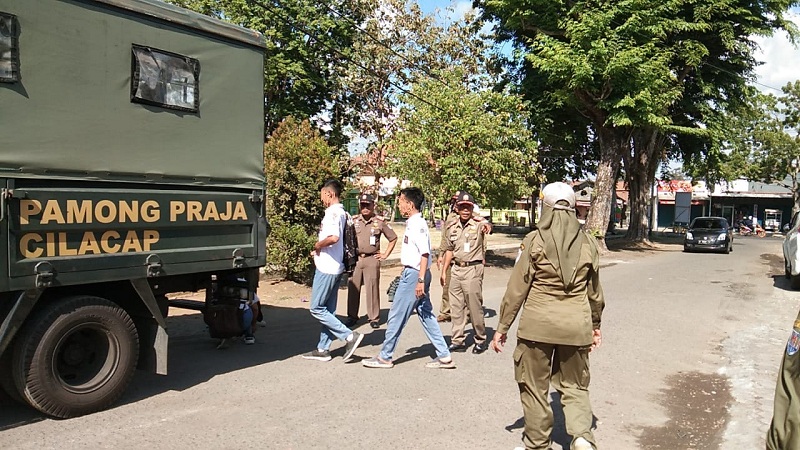 Nongkrong saat Jam Sekolah, 9 Siswa Terjaring Razia Satpol PP