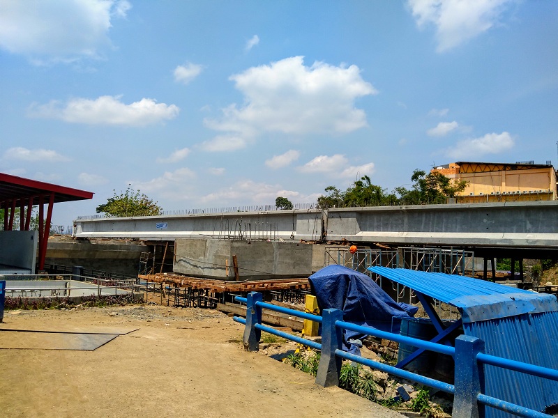 Pemasangan Gelegar Jembatan Gerilya-Sudirman Hampir Rampung
