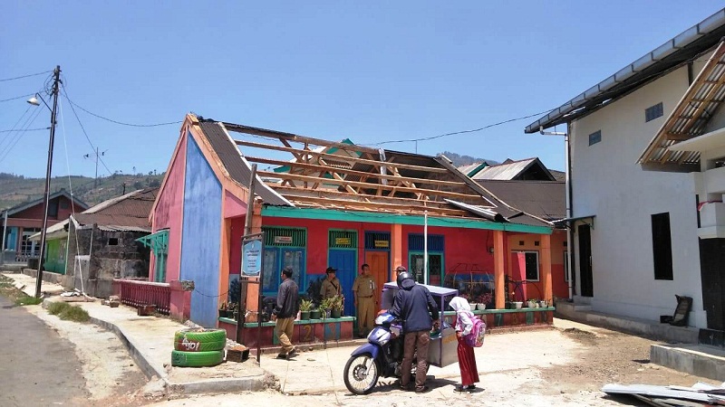 15 Sekolah di Banjarnegara Rusak Akibat Angin Kencang