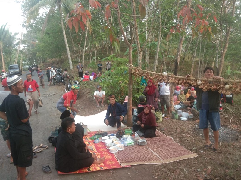 Tradisi Sedekah Ketupat Asli Sunda Cilacap