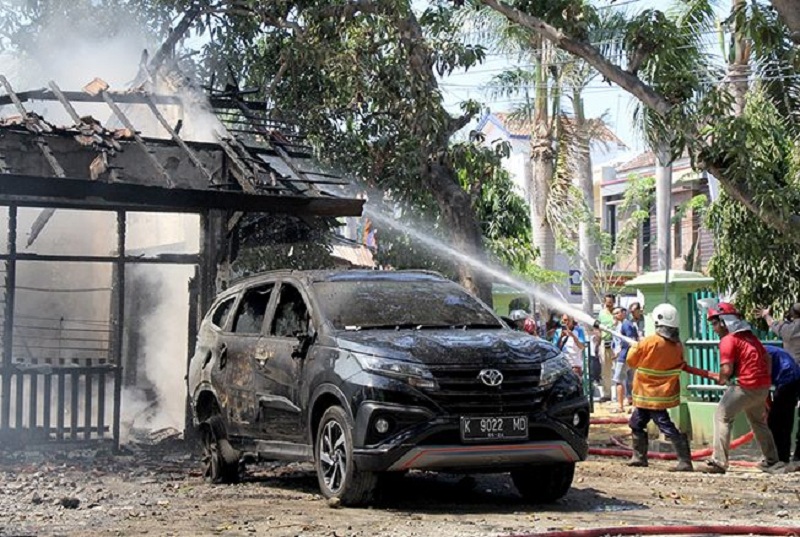 Kantor Dinpertan Rembang, Dua Mobil dan 13 Motor Terbakar