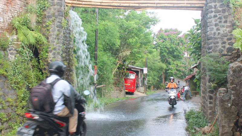 Bocor, Irigasi Madukara Ganggu Pengguna Jalan