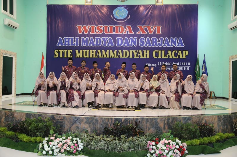 STIE Muhammadiyah Cilacap Luluskan 78 Ahlimadya dan Sarjana - Wisuda Ke-XVI