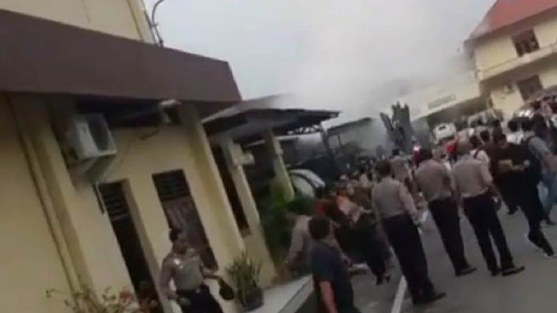 Bom Bunuh Diri Meledak di Polrestabes Medan, Diduga Kenakan Atibut Ojek Online