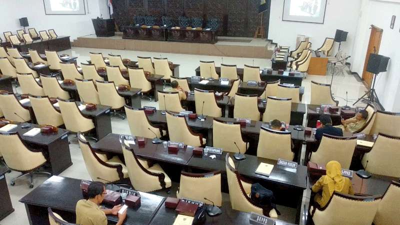 Rapat Paripurna DPRD Kebumen Berlangsung Hingga Malam