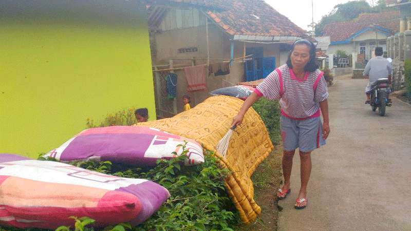 Warga Dawuhan Lakukan Germasur Bujel