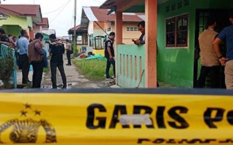 Usai Geledah Rumah di Marelan, Polisi Bawa Mertua Pelaku Bom Bunuh Diri