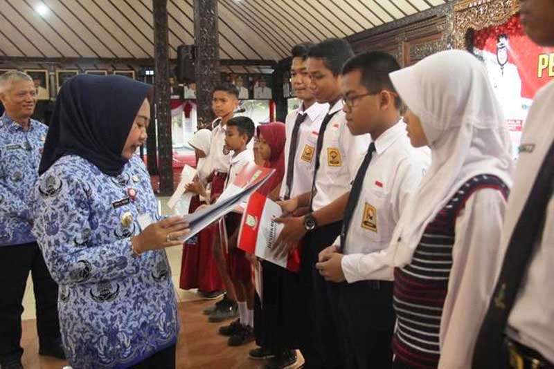 277 Pelajar Terima Beasiswa Prestasi