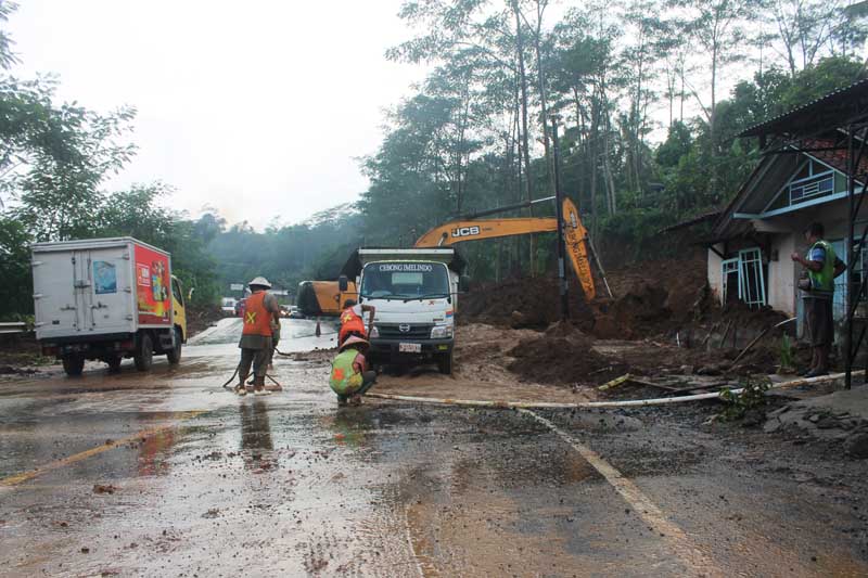 Longsoran, Banjarnegara - Wonosobo Belum Normal