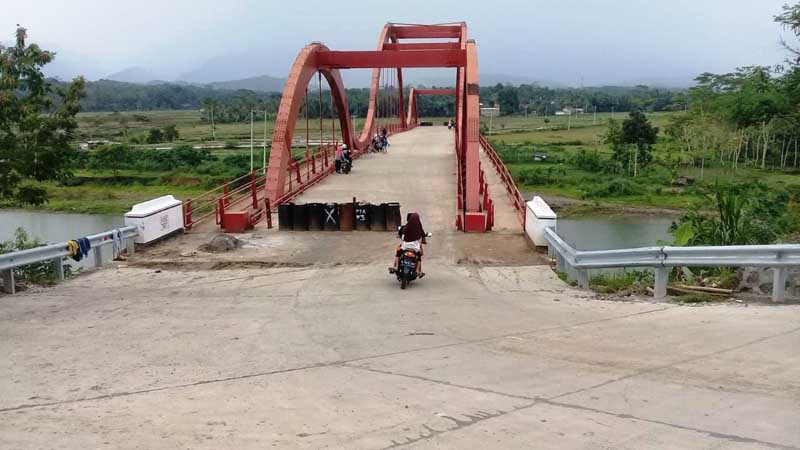 Belum Resmi Dibuka, Jembatan Merah Tegalpingen – Pepedan Dilintasi