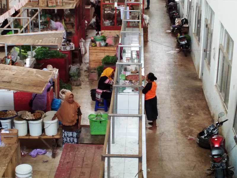 Kendaraan Bermotor Kok Nekat Masuk Pasar