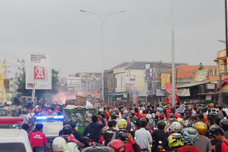 Pemain Persekat Diarak Keliling Slawi