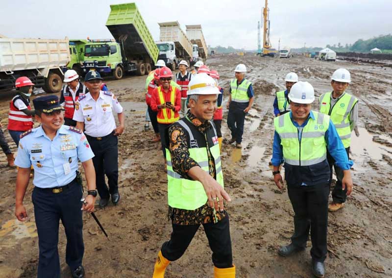 Ganjar: Pembangunan Bandara JBS Lambat