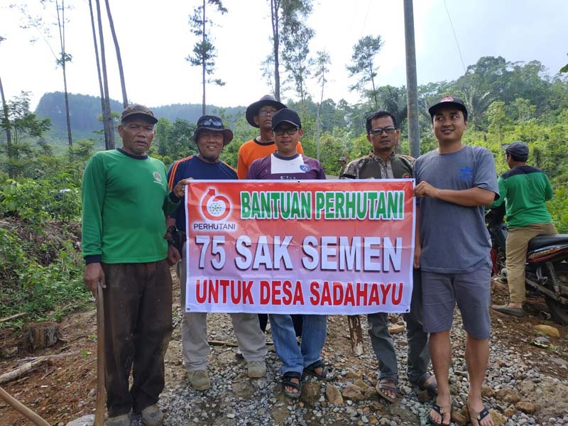 Perhutani Bantu Perbaikan Jalan