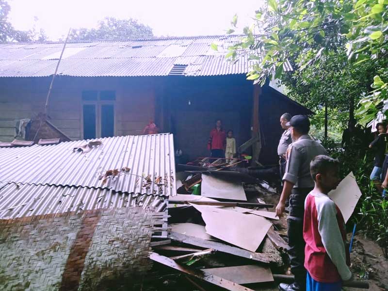 Angin Ribut, Petani Meninggal Tertimpa Pohon