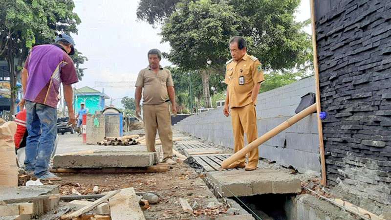 Saluran Drainase Alun-alun Dikebut