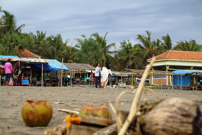 Sejumlah Pantai di Kebumen Penuh Sampah