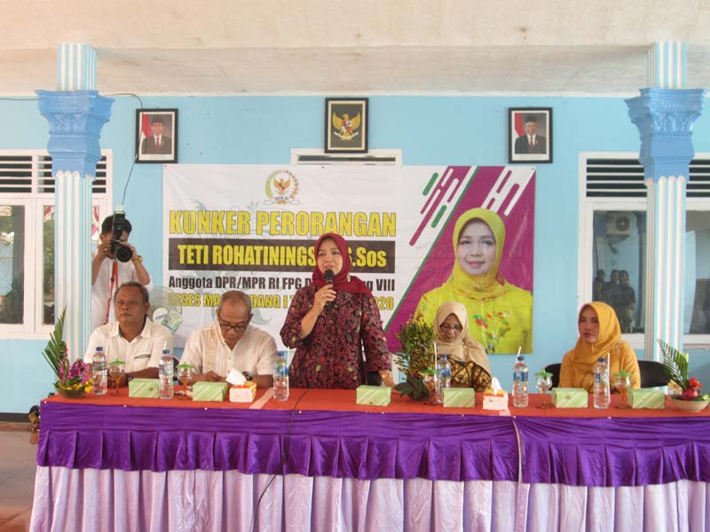 Teti Dorong K2 Diangkat PNS