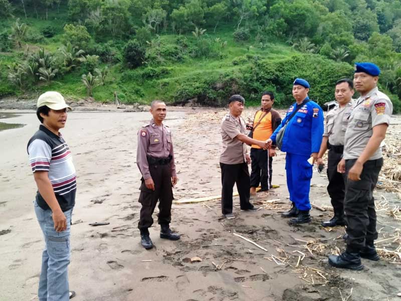 Pemancing Tenggelam Terseret Ombak