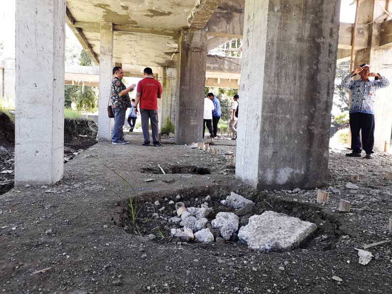 Mangkrak, Lantai Dasar Pembangunan GOR Indoor Mulai Rusak