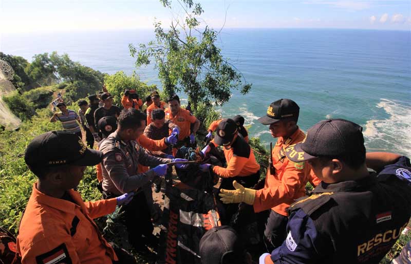 Evakuasi Jasad Korban Hanyut Berlangsung Dramatis