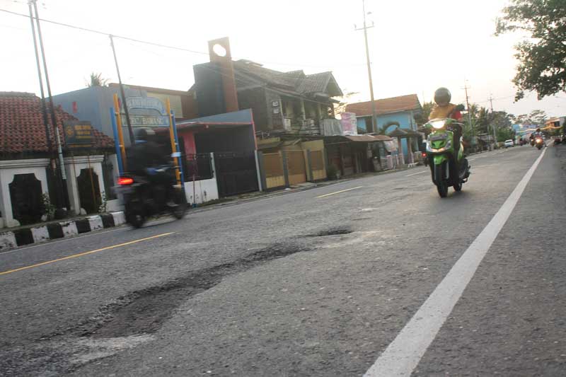 Dana Perbaikan Belum Cair, Kerusakan Jalan Nasional Keburu Parah