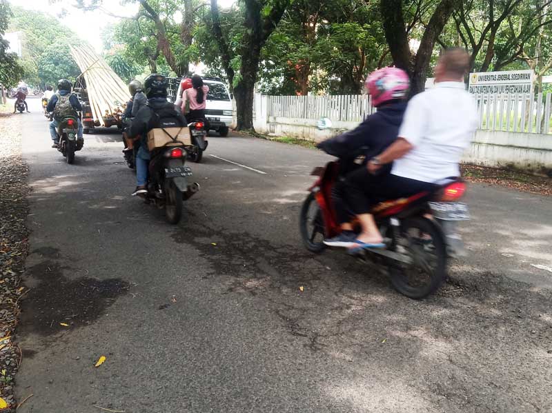 Sudah Rusak, Penambalan Jalan Masih Tunggu Februari