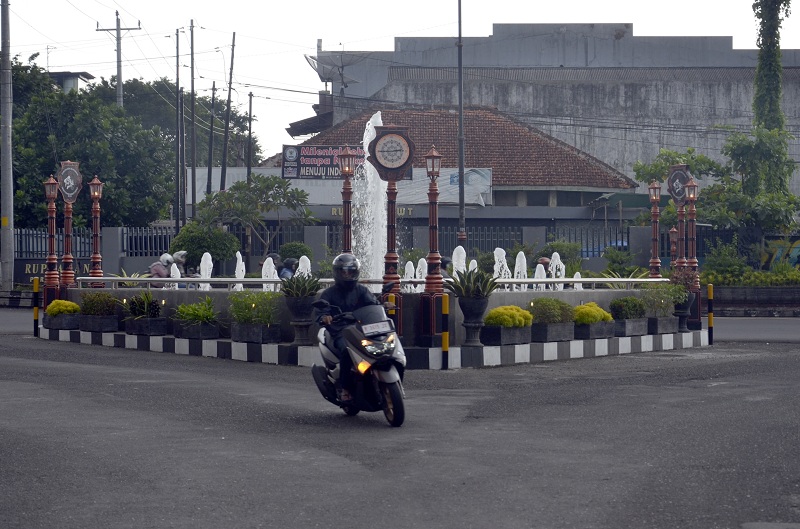 Setelah Jam, Ornamen akan Dipasang Ditengah Air Mancur Sri Ratu