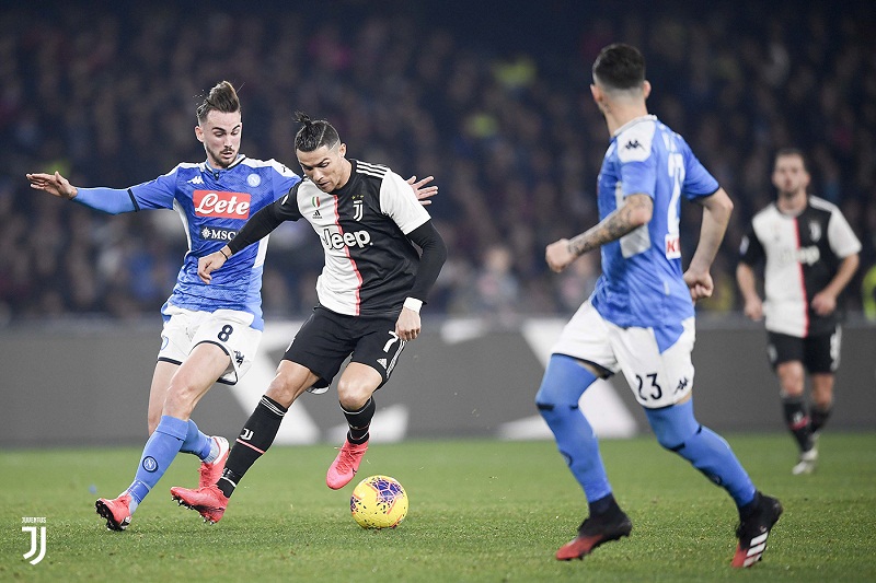 Kalah, Si Nyonya Tua Gagal Menjauh