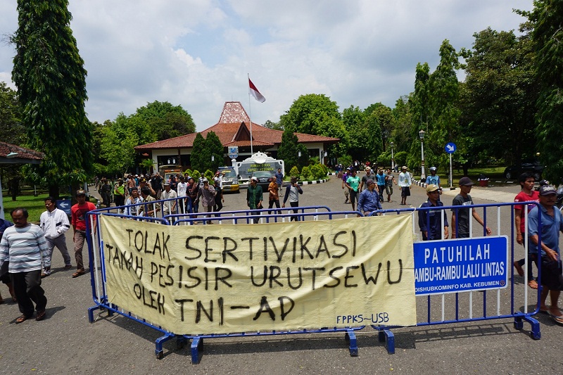 Warga Urut Sewu Grudug Bupati Tolak Sertifikasi Tanah