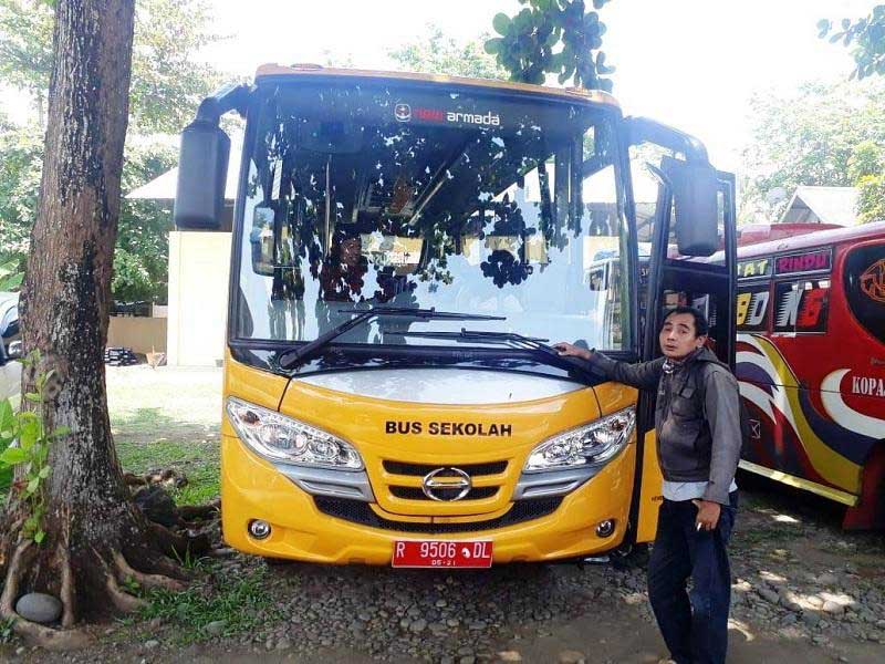 Senin, Bus sekolah Beroperasi Lagi