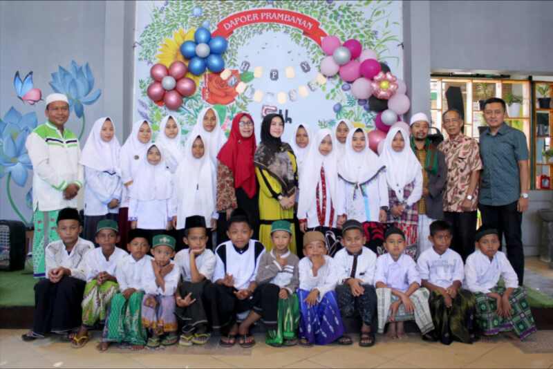 Resto Dapoer Prambanan Rayakan HUT Ke-5 Bagikan Santunan pada Anak Yatim