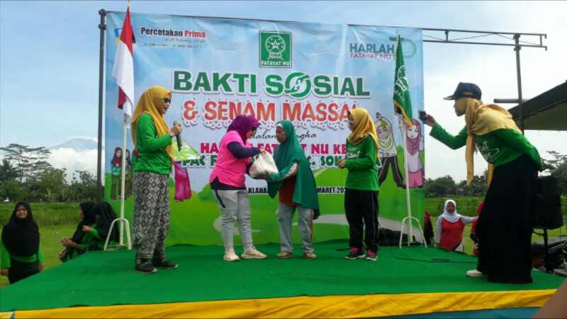 Ajak Tak Panik Hadapi Korona, Siti Mukaromah Senam Massal Bareng Warga