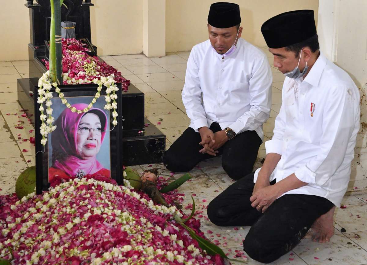 Pemakaman Ibunda Jokowi Dikemas Sederhana