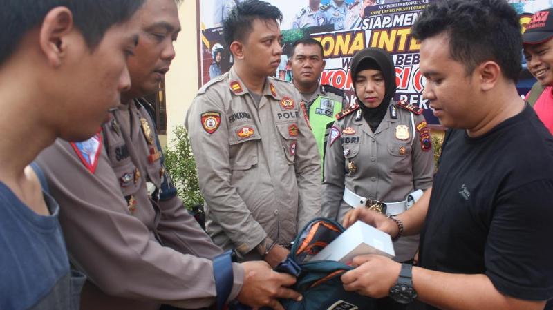 Tipu Penjual Handphone, Polisi Gadungan Nyaris Dimassa