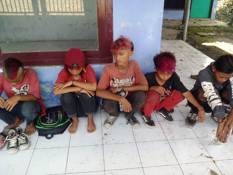 Menggejala, Remaja Putri Ikut Punk