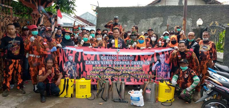 Pemuda Pancasila Kabupaten Cilacap Semprotkan Disinfektan - Gotong Royong Cegah Penyebaran Covid-19