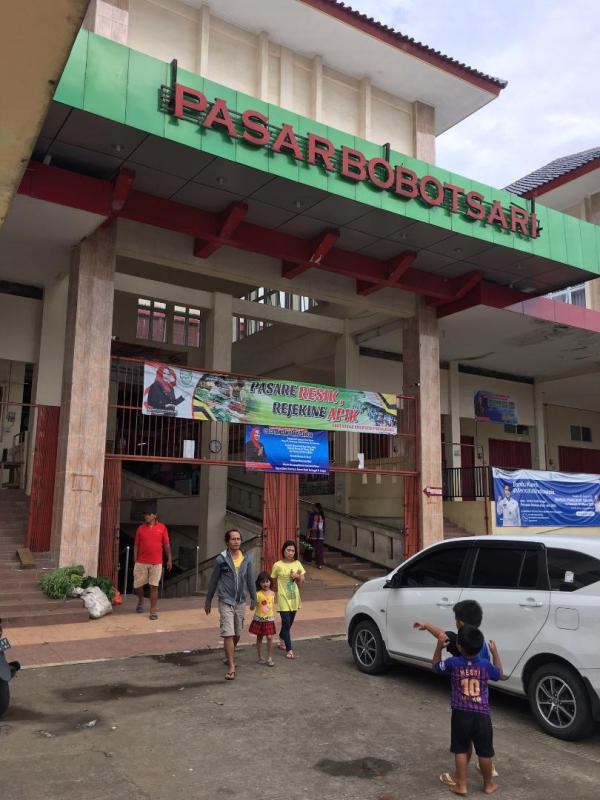 Pengunjung Pasar Bobotsari Turun 25 Persen