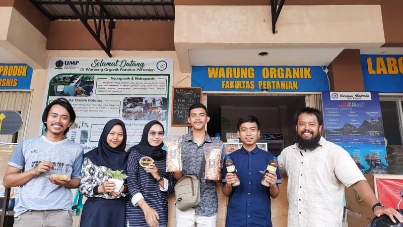 Mahasiswa Pertanian UMP Kembangkan Kreativitas di Warung Organik