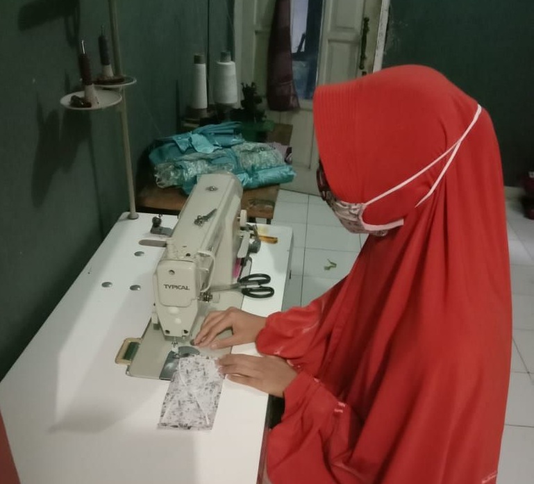 Penjahit di Kampung Penjahit, Desa Sumampir, Rembang, Purbalingga, Bikin Masker Gratis Bantu Sesama