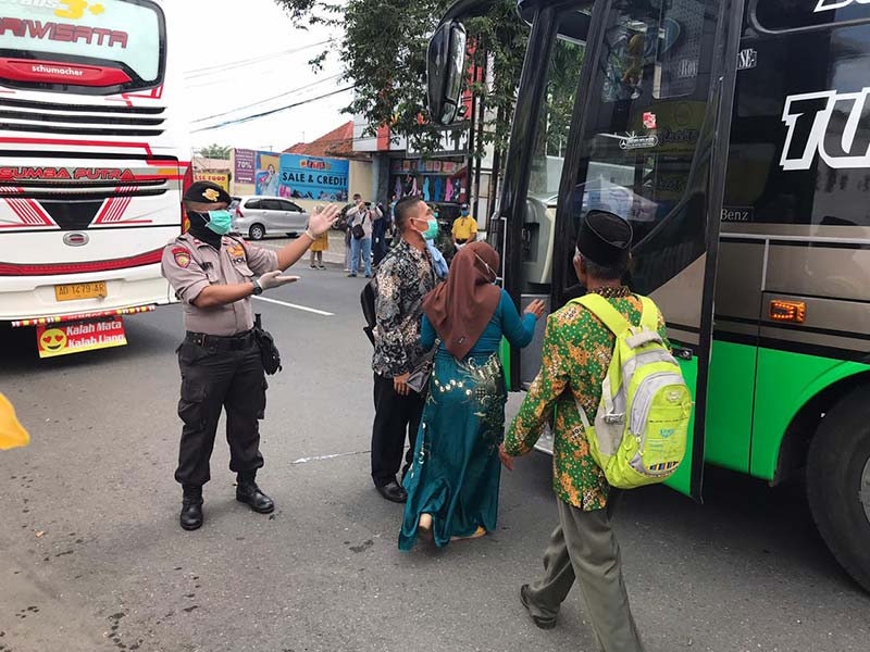 Hajatan di Purwokerto Dibubarkan Polisi, Tamu Undangan Ikut Kena Semprot