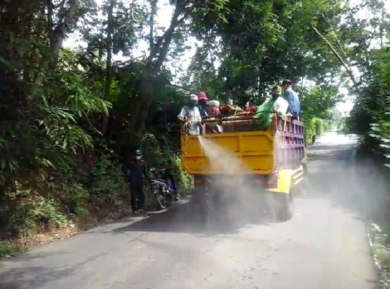 Desa Banjarpanepen Swadaya Semprot Disinfektan