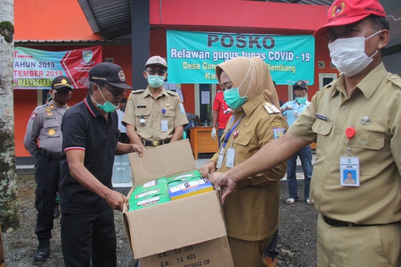 Dua Dusun Karantina Terima Sembako